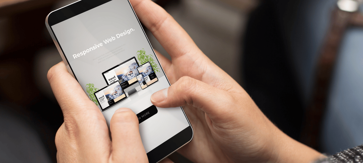 web na mobilním telefonu